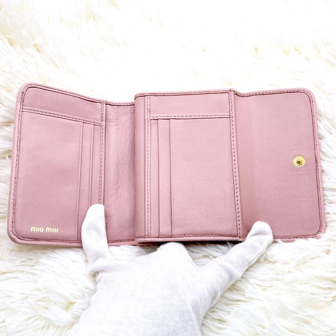 美品✨ミュウミュウ マテラッセ 三つ折り財布 ピンクベージュ