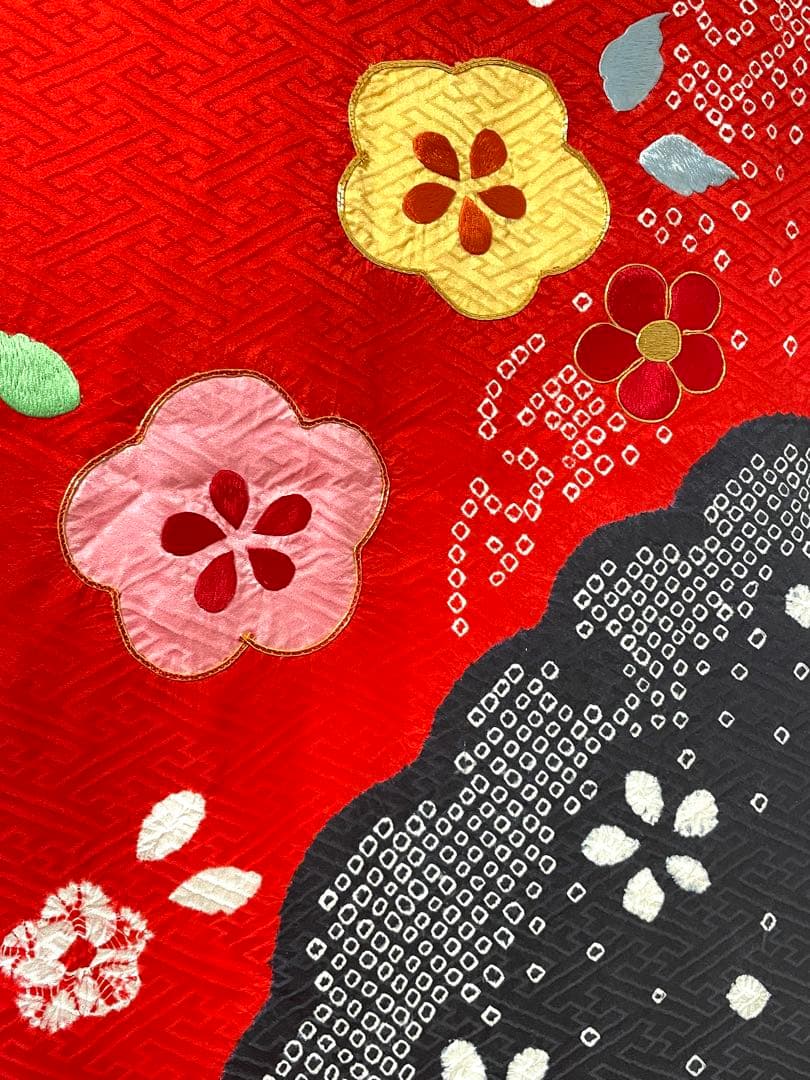 □七五三　正絹女児振り袖着物　可愛い花柄絞り　鹿の子　金駒刺繍　襦袢付
