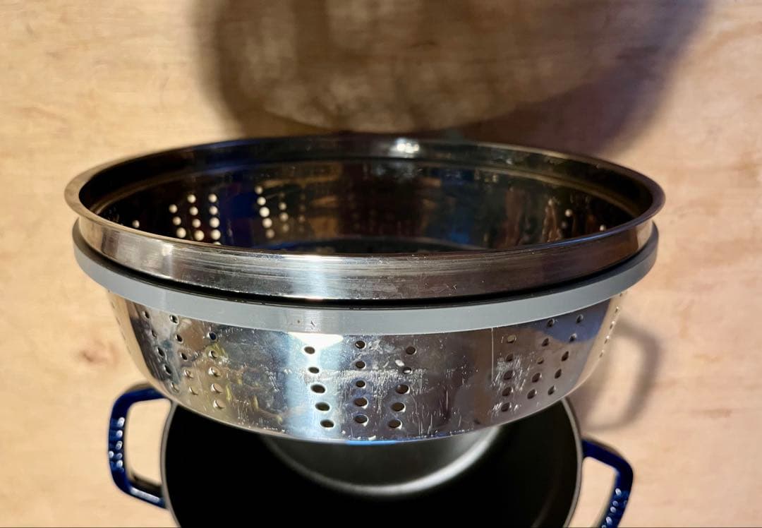 STAUB//ステンレススチール蒸し器付き両手鍋//26cm//ブルー