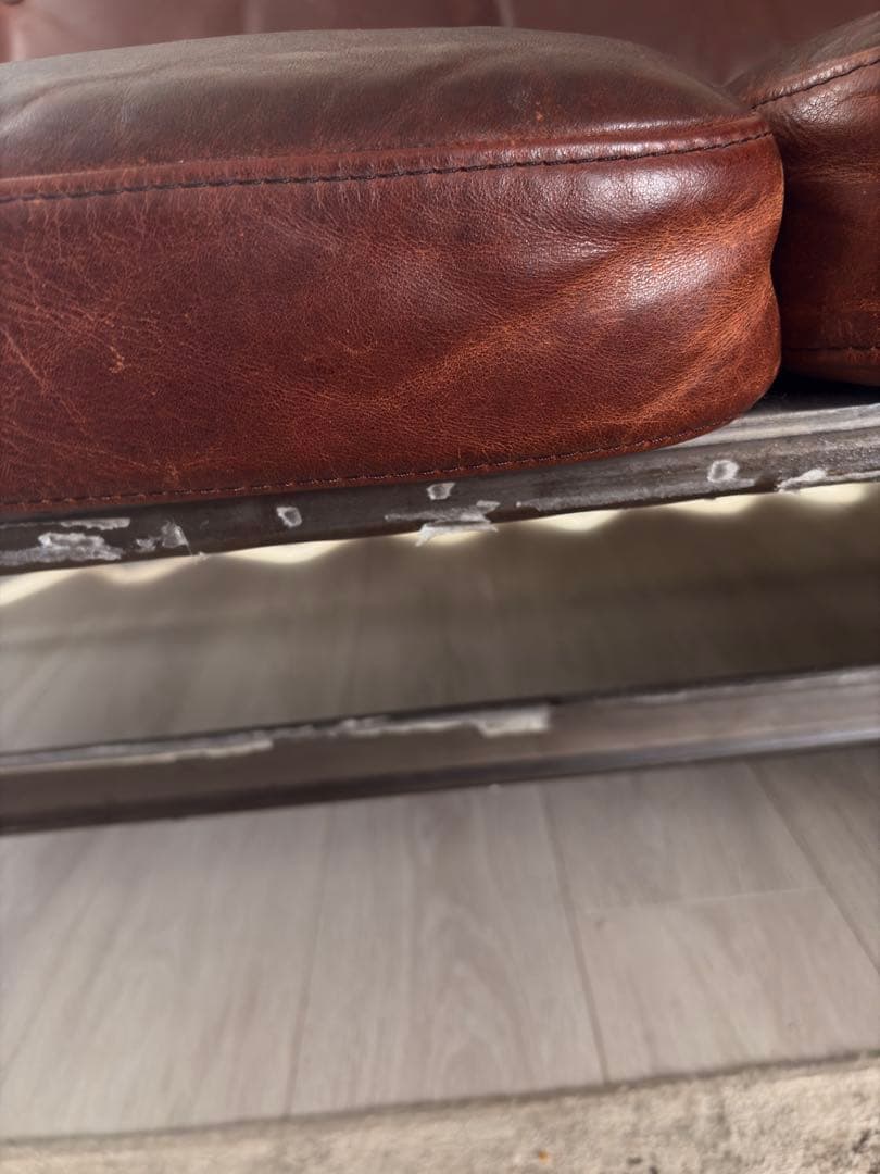 ダークブラウン レザー 2人掛けソファ　クッション付き　ヴィンテージ風