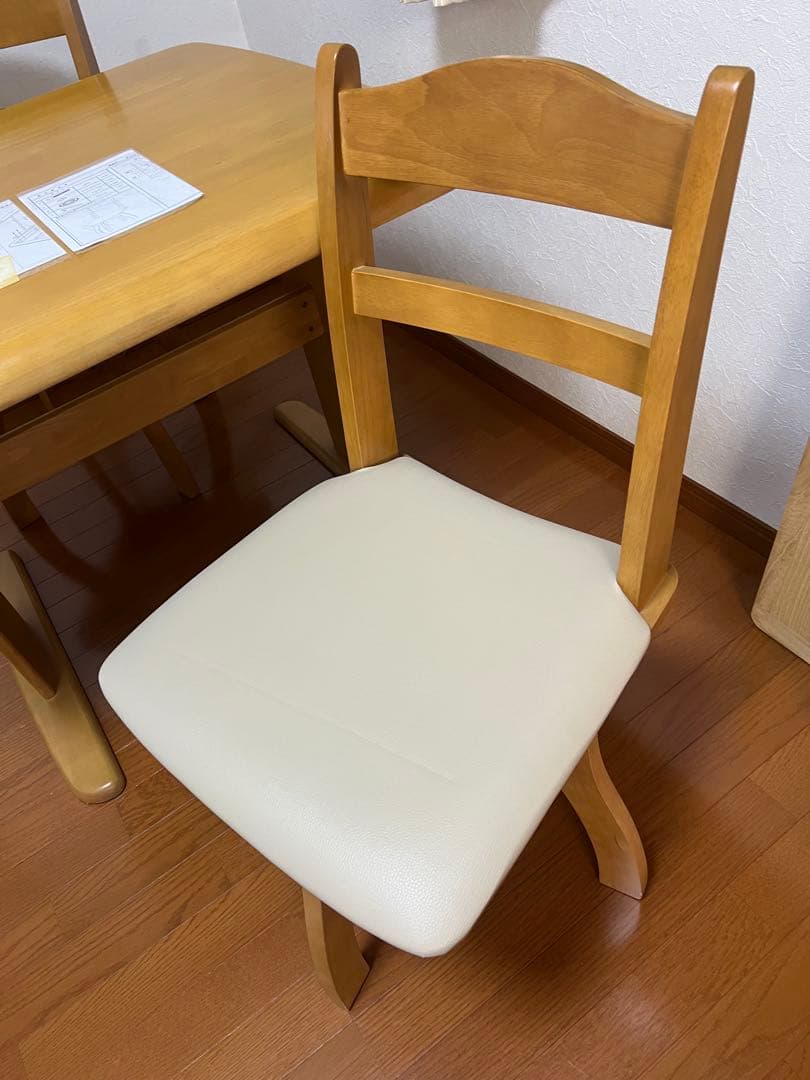 【引取り頂ける方限定】木製ダイニングテーブルと回転椅子2脚セット☆