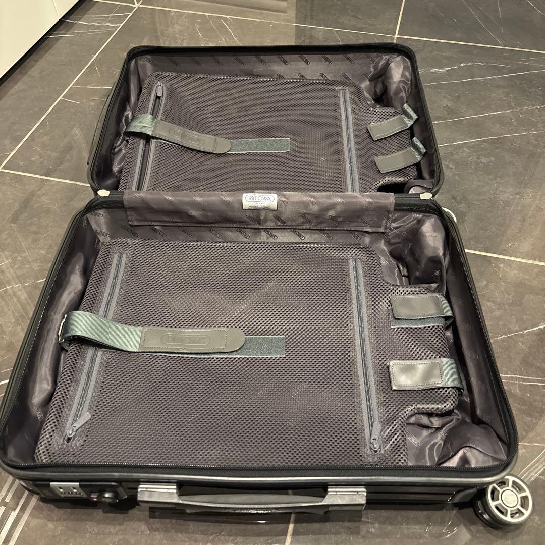 RIMOWA ブラックキャリーケース