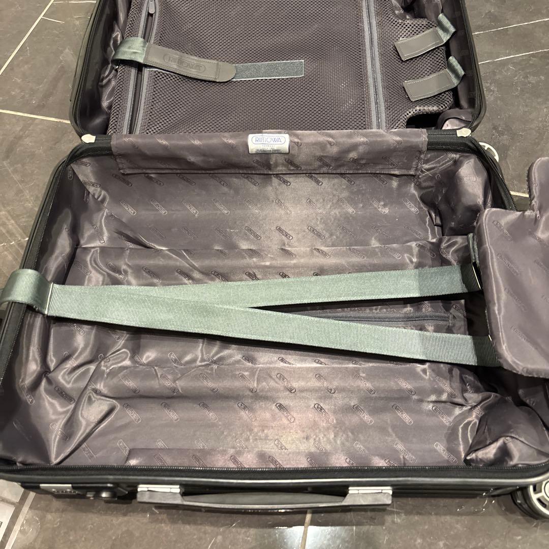 RIMOWA ブラックキャリーケース