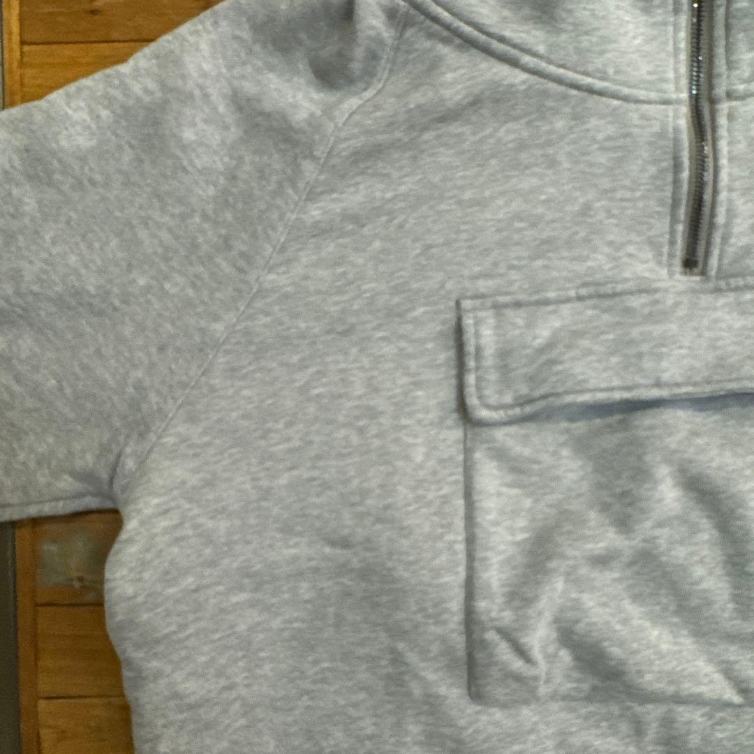 バーバリー　BURBERRY グレー フーディー　ハーフジップ　美品　大人気
