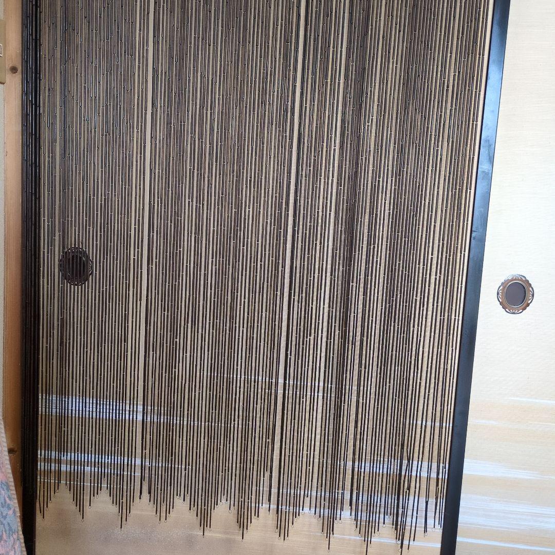 黒のストリングタイプのれん