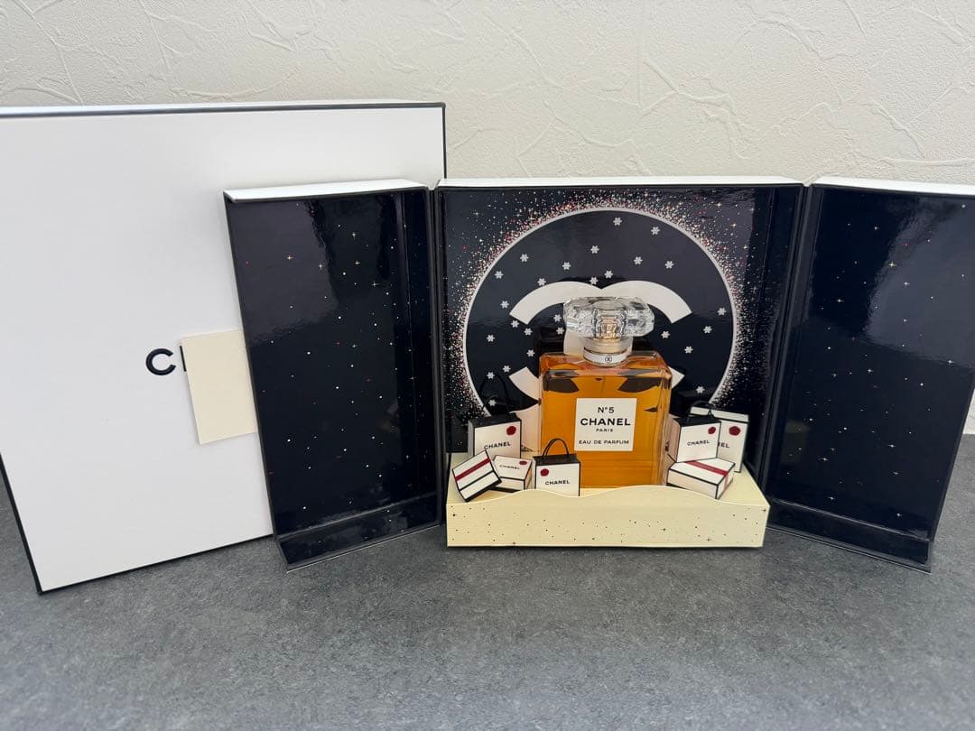 CHANEL N°5 Eau de Parfum 特別限定版　シャネルナンバー5