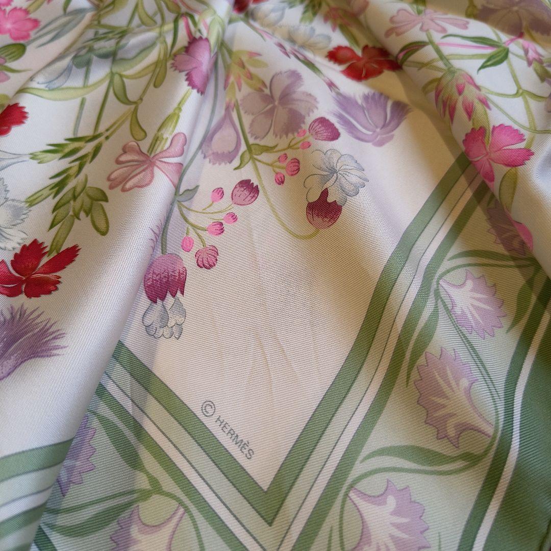 美品HERMES エルメスカレ90野生のカーネーションやナデシコシルクスカーフ