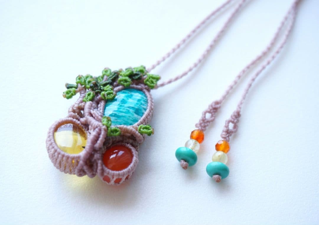 アマゾナイト　アンバー　カーネリアン　マクラメ　ネックレス