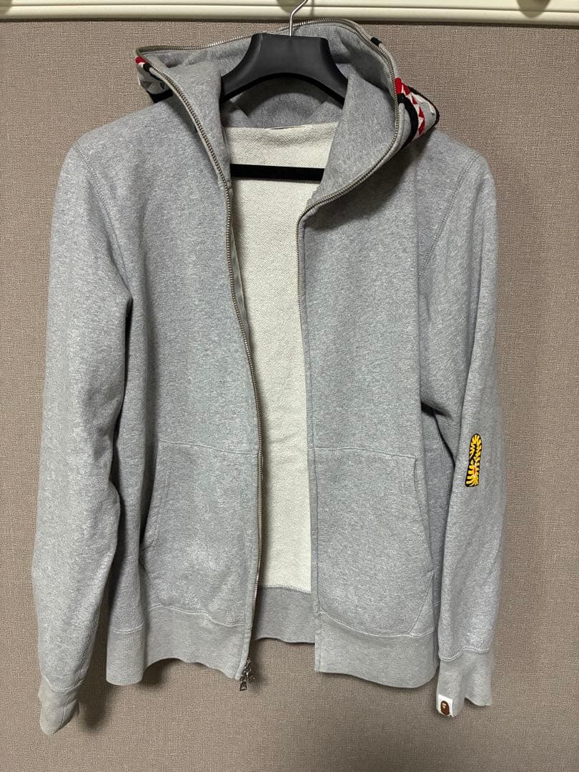 アベイジングエイプ　シャークパーカー