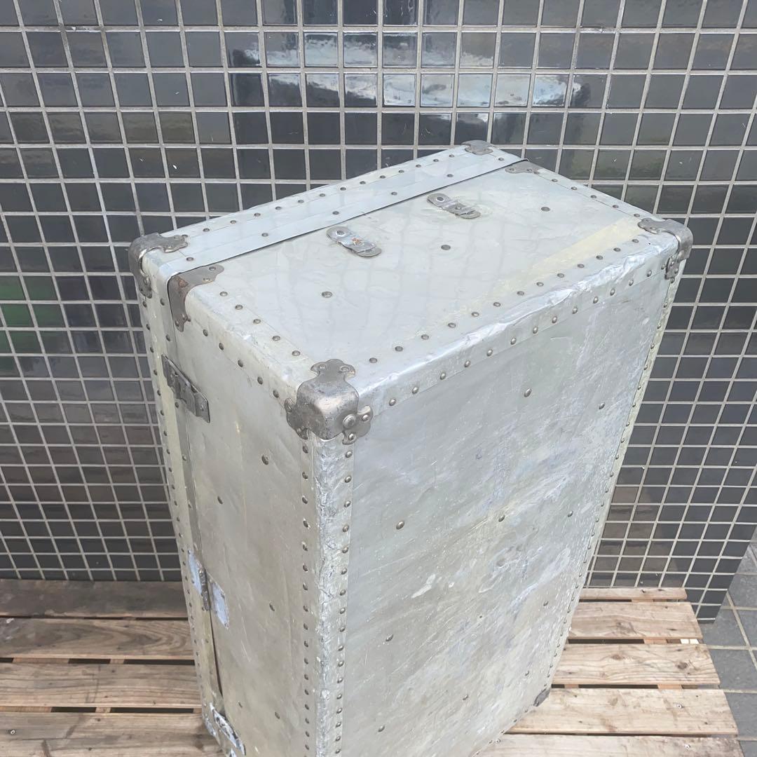 ヴィンテージアルミトランクケース タイヤ付き 店舗什器 インテリア