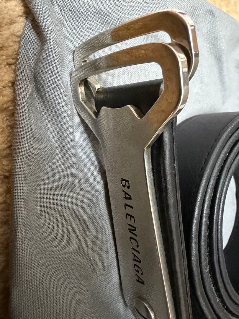 り*た様 BALENCIAGA ボトルオープナー D RING ベルト