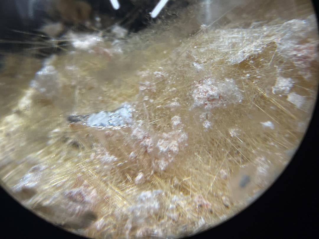 丸玉（貫入ガーデンルチルクォーツ）