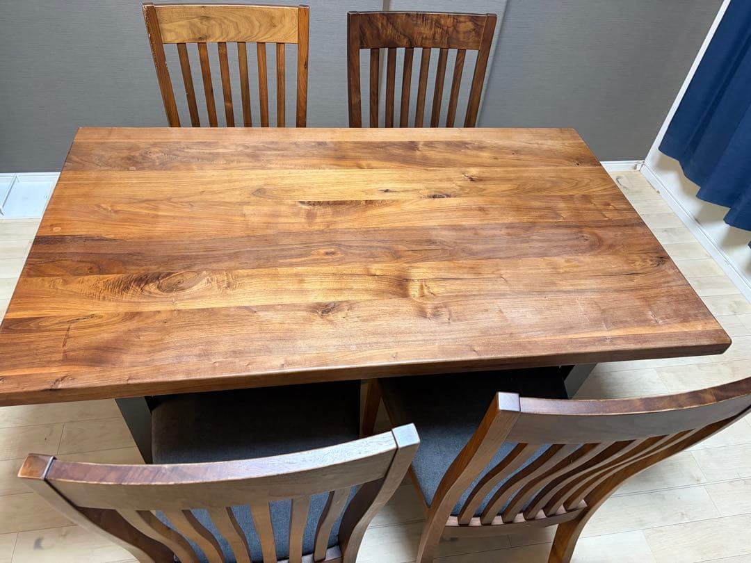 ダイニングテーブル！13日までの販売です