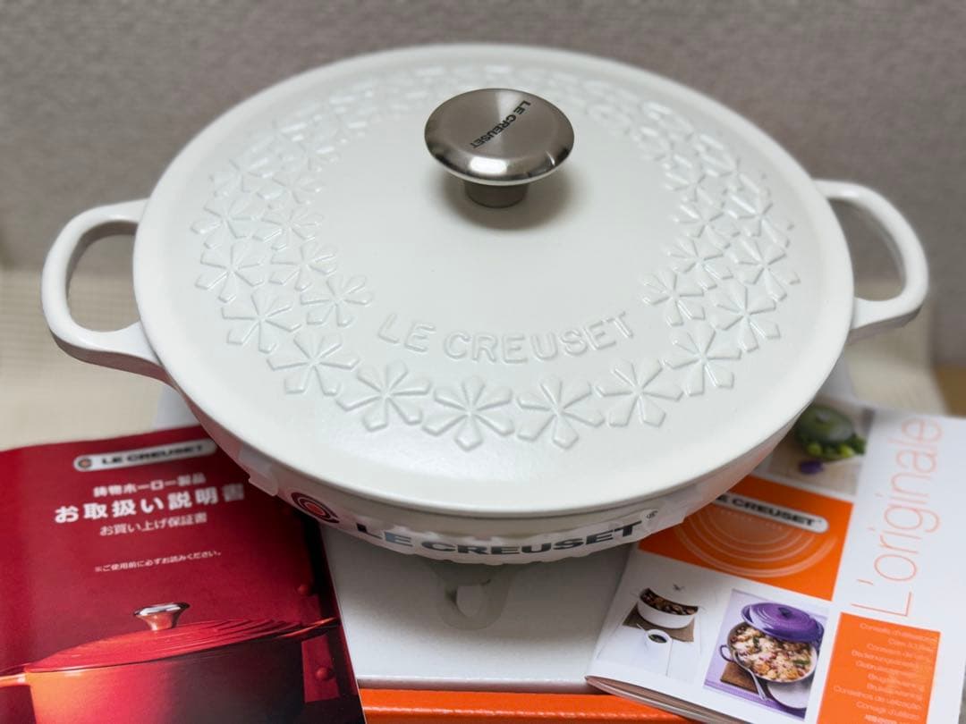 ル・クルーゼ　シグニチャー　マルミット　フラワーレリーフ 22cm コットン