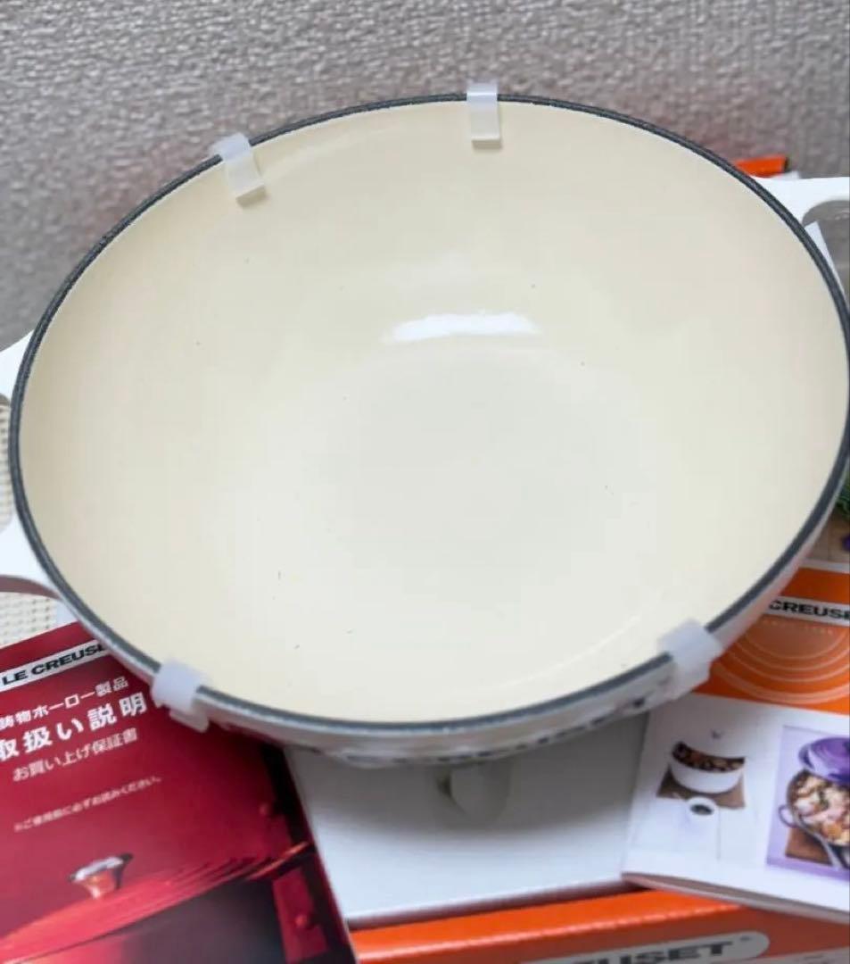 ル・クルーゼ　シグニチャー　マルミット　フラワーレリーフ 22cm コットン