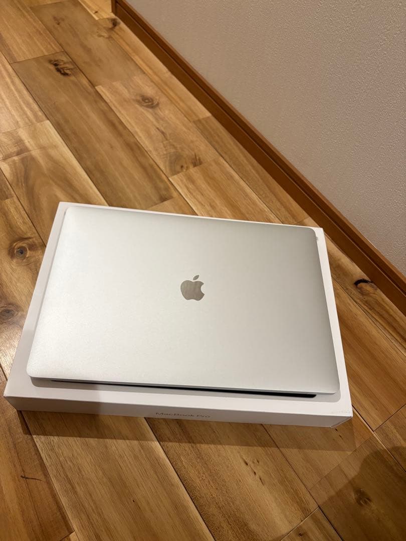 美品　MacBook pro/2019/16インチ/512GBメモリ16GB