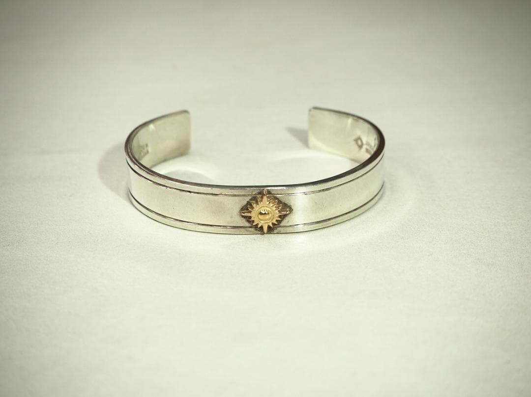 美品 ARIZONA FREEDOM K18台付 太陽神 バングル 320P▲