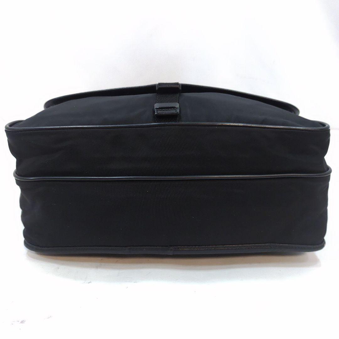 【美品】プラダ メッセンジャーバッグ レザー×ナイロン A4可 三角ロゴ 黒