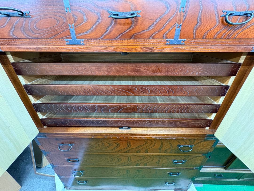 高級　和タンス　欅（ケヤキ）　漆塗り　桐箪笥　三段重ね　伝統工芸