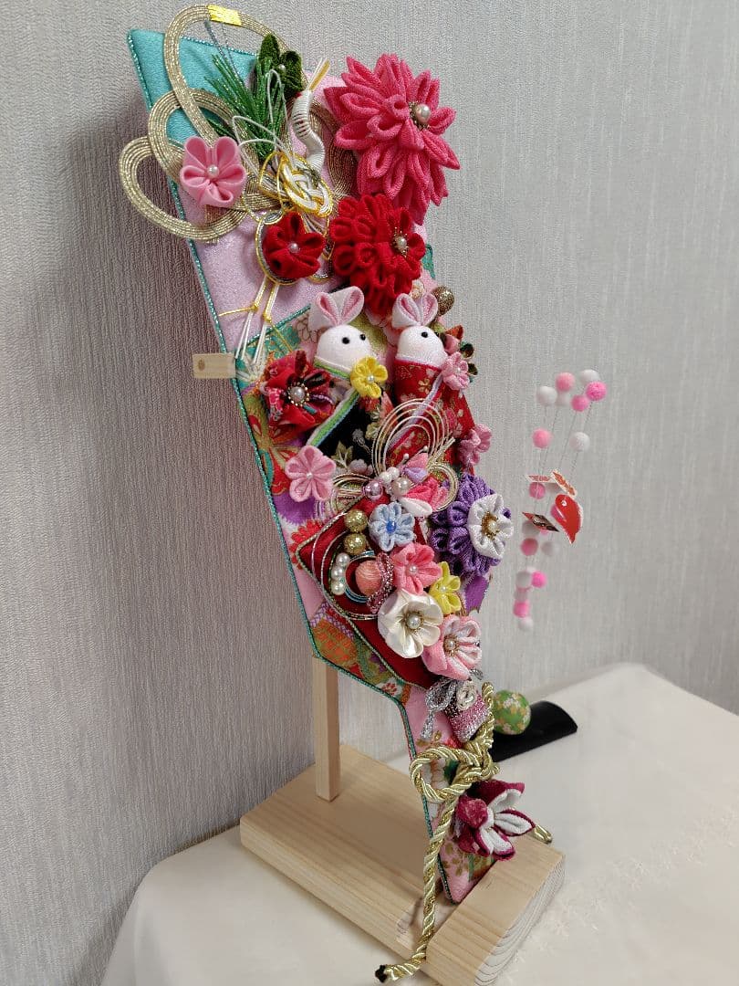 № 240 　羽子板　雛飾り　誕生祝　お正月羽子板 つまみ細工(スタン付き）