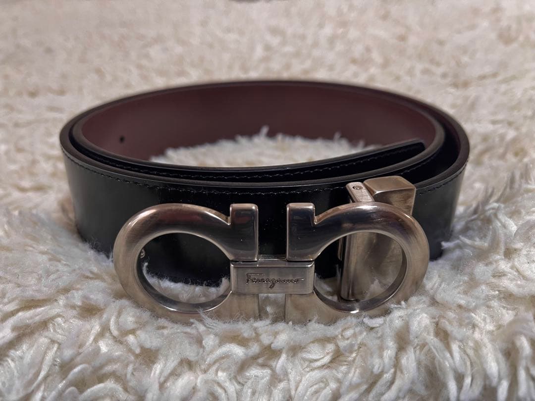 Ferragamo 美品　リバーシブル（黒＝茶）シルバーバックル　レザーベルト