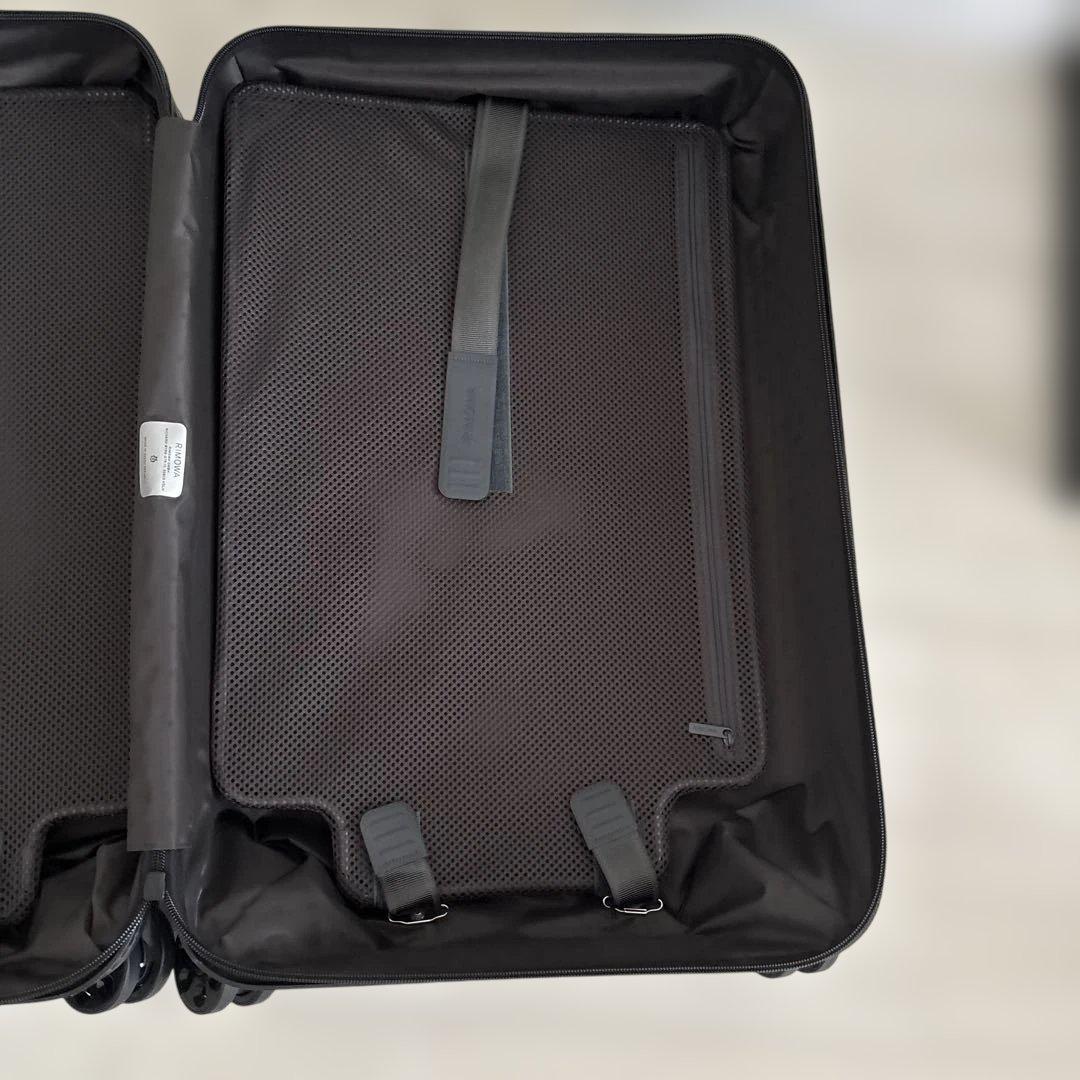 リモワ エッセンシャル Check-In M 黒 ブラック 干場スーツケース