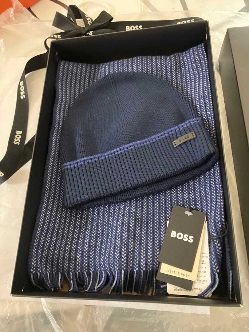 ヒューゴボスマフラー＆ニットキャップ