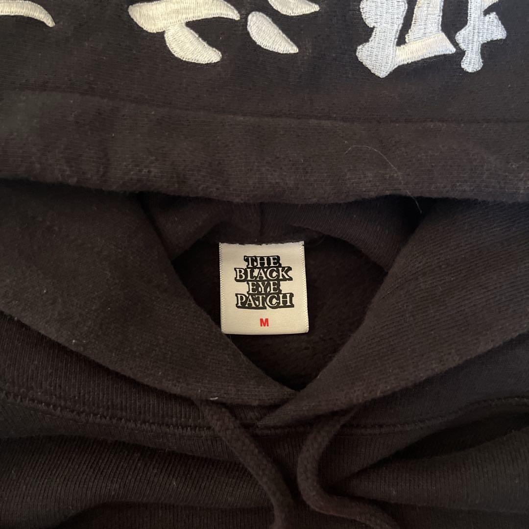 ブラックアイパッチ 取扱注意 パーカー フーディ ブラック 刺繍 センターロゴ
