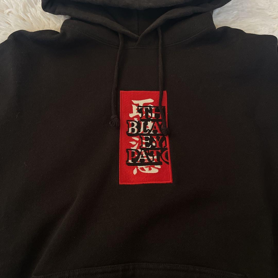 ブラックアイパッチ 取扱注意 パーカー フーディ ブラック 刺繍 センターロゴ