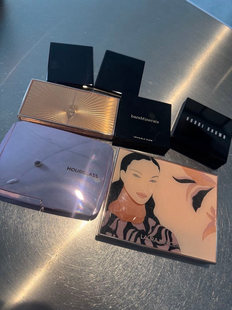 複数ブランドのパウダーチークとハイライトセット