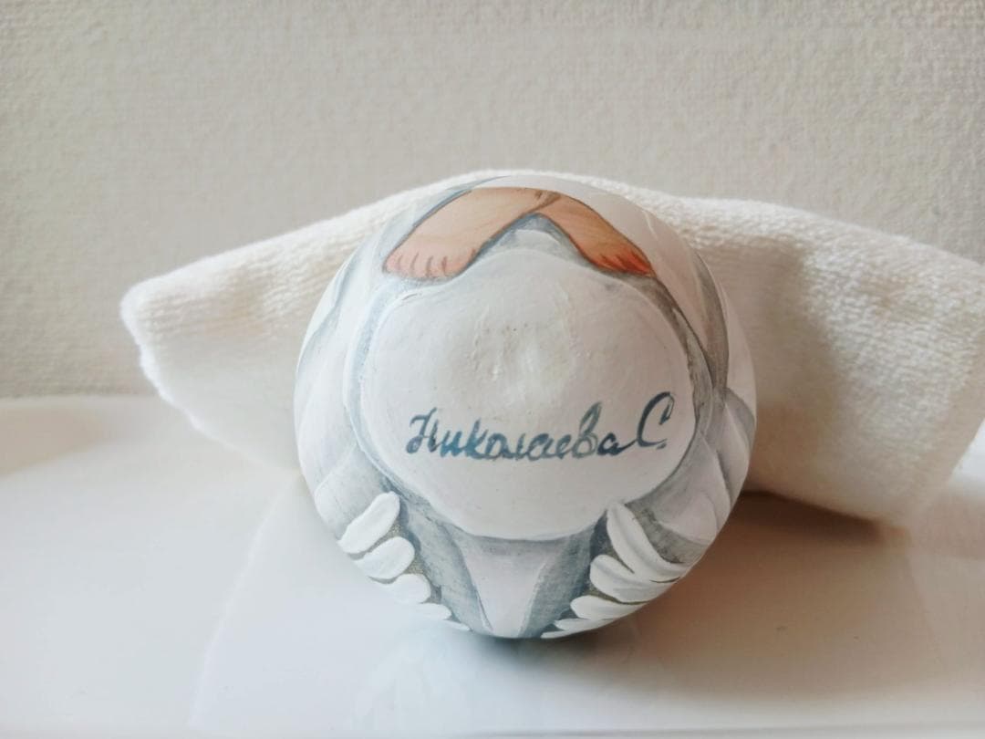 【CBT054】9cm級 おきあがりこぼし(大) スベトラーナうさぎを抱く女の子