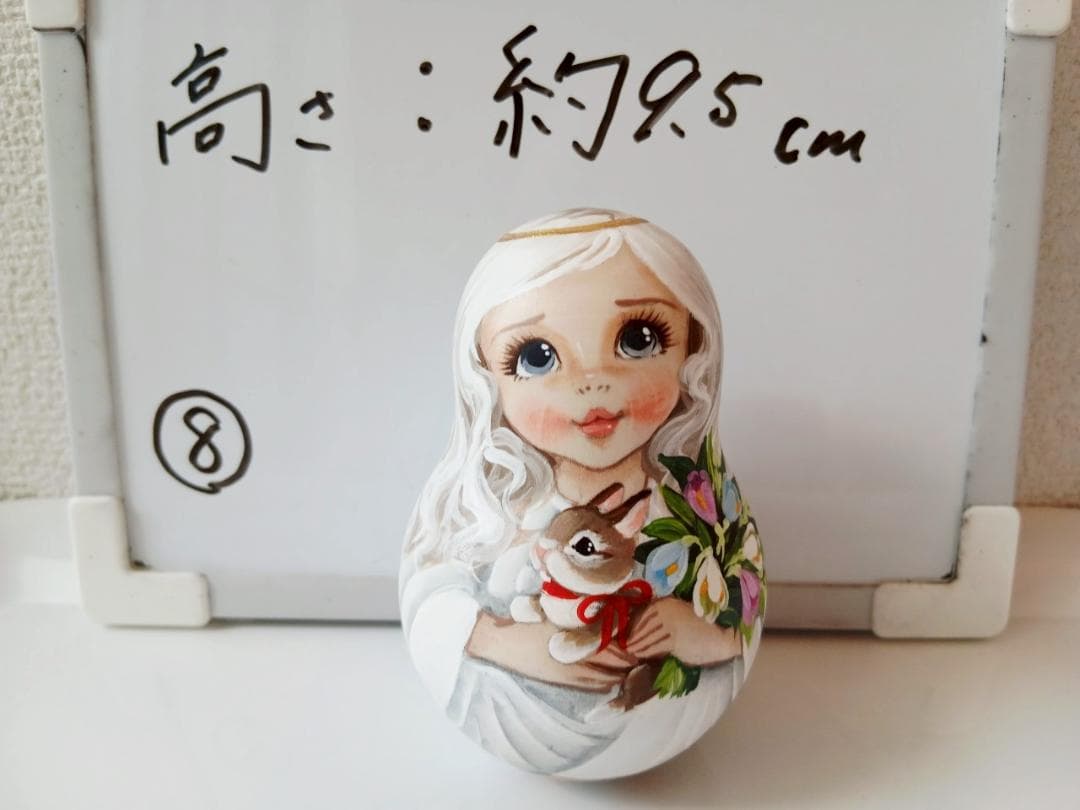 【CBT054】9cm級 おきあがりこぼし(大) スベトラーナうさぎを抱く女の子