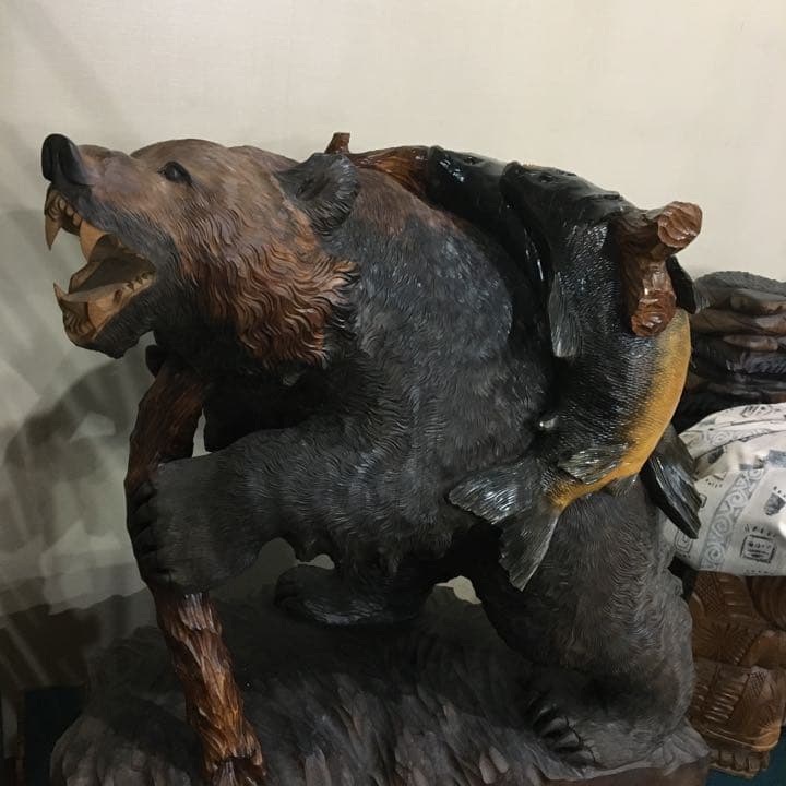 熊の木彫り(北海道)