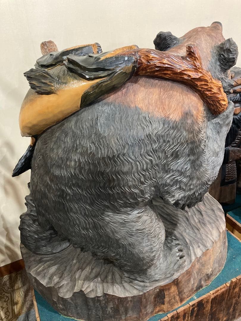 熊の木彫り(北海道)