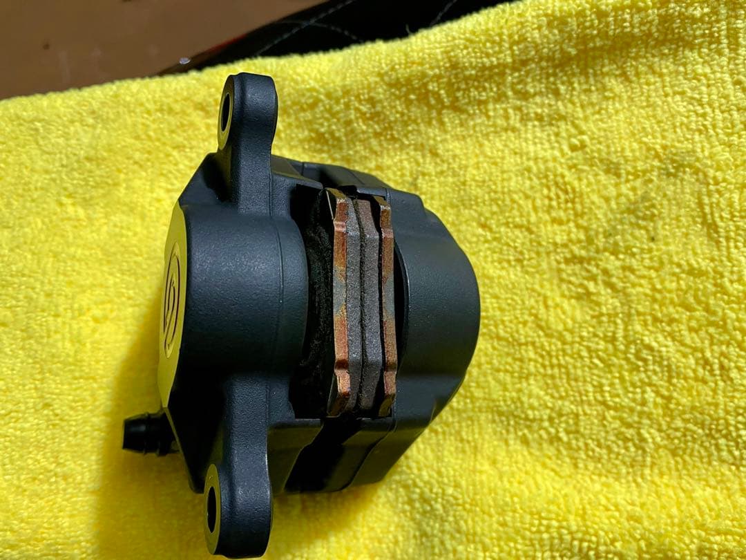 Brembo 新カニキャリパー 84mm中古品