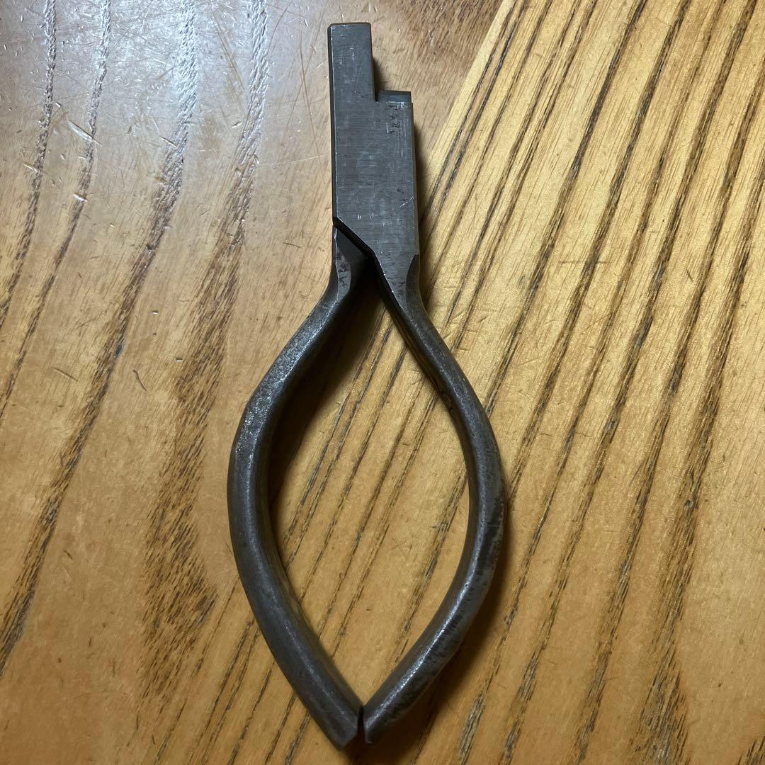 鉄道ファン向き。切符にパチンと穴を開ける「改札鋏」