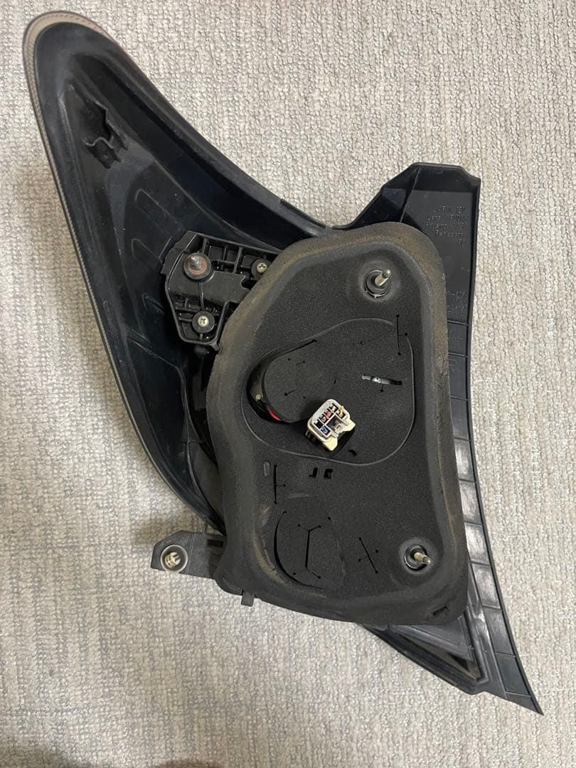 NCP131ヴィッツGRスポーツ純正LEDテールライト