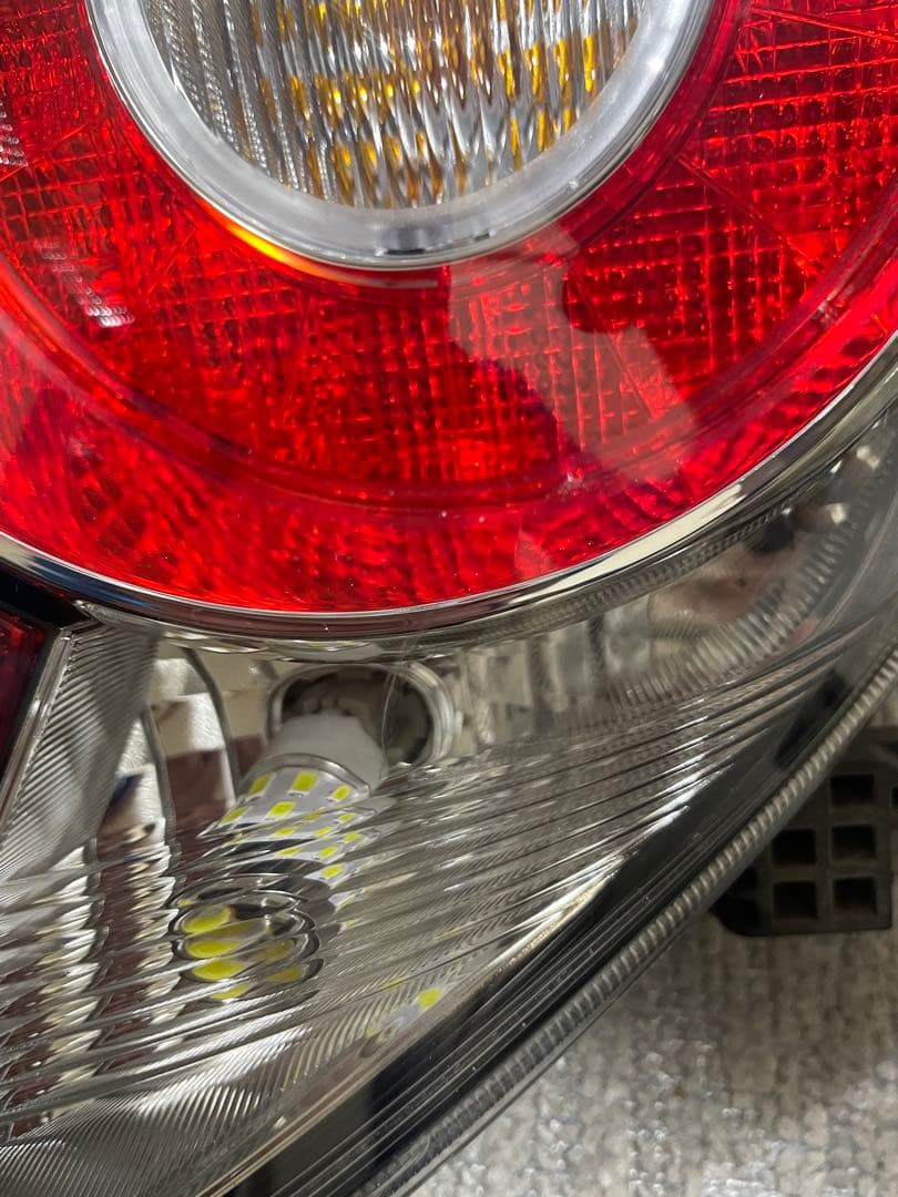 NCP131ヴィッツGRスポーツ純正LEDテールライト