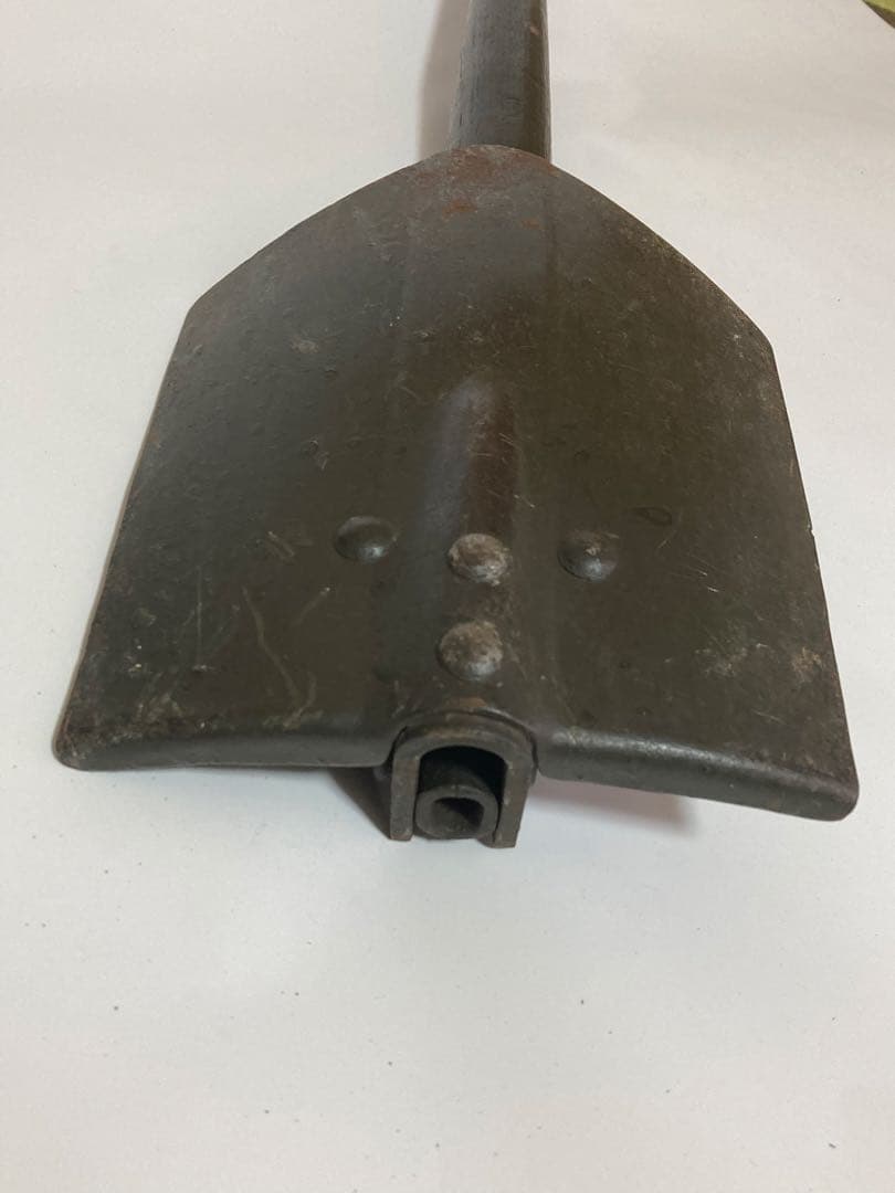 【米軍放出品】折りたたみ式シャベルと収納ケース