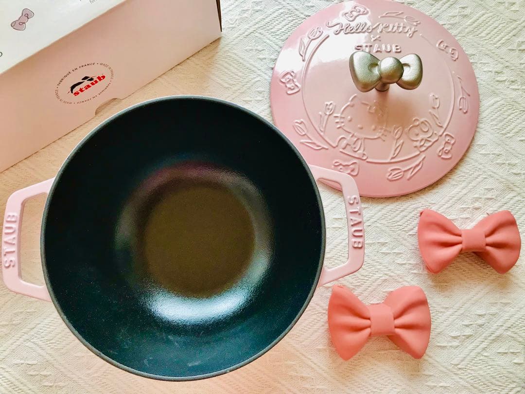 staub ストウブ 20cm 海外限定ハローキティコラボ　ワナベ ソルベローズ