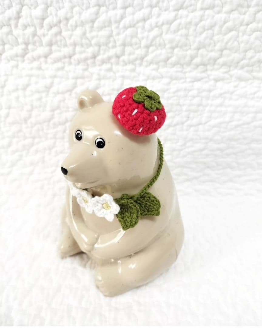 しろくま貯金箱＊薄ピンクいちごコーデ