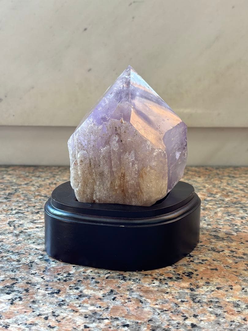 強力浄化　ボリビア産　ラベンダーアメジスト　巨大単結晶　1886g 専用台座付