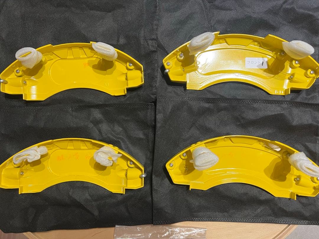 キャリパーカバー プリウス　50系