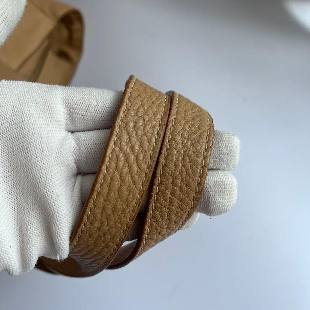 極美品✨　PRADA トートバッグ レザー　ベージュ　三角プレート