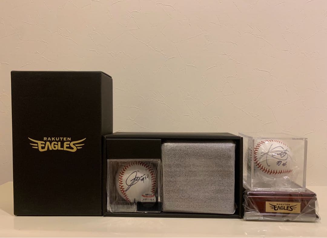 楽天イーグルス　銀次　直筆サインボール　公式品　専用ケース台座付き　オマケ付き
