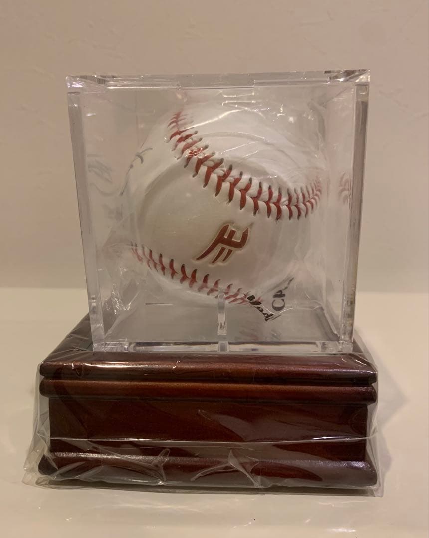 楽天イーグルス　銀次　直筆サインボール　公式品　専用ケース台座付き　オマケ付き