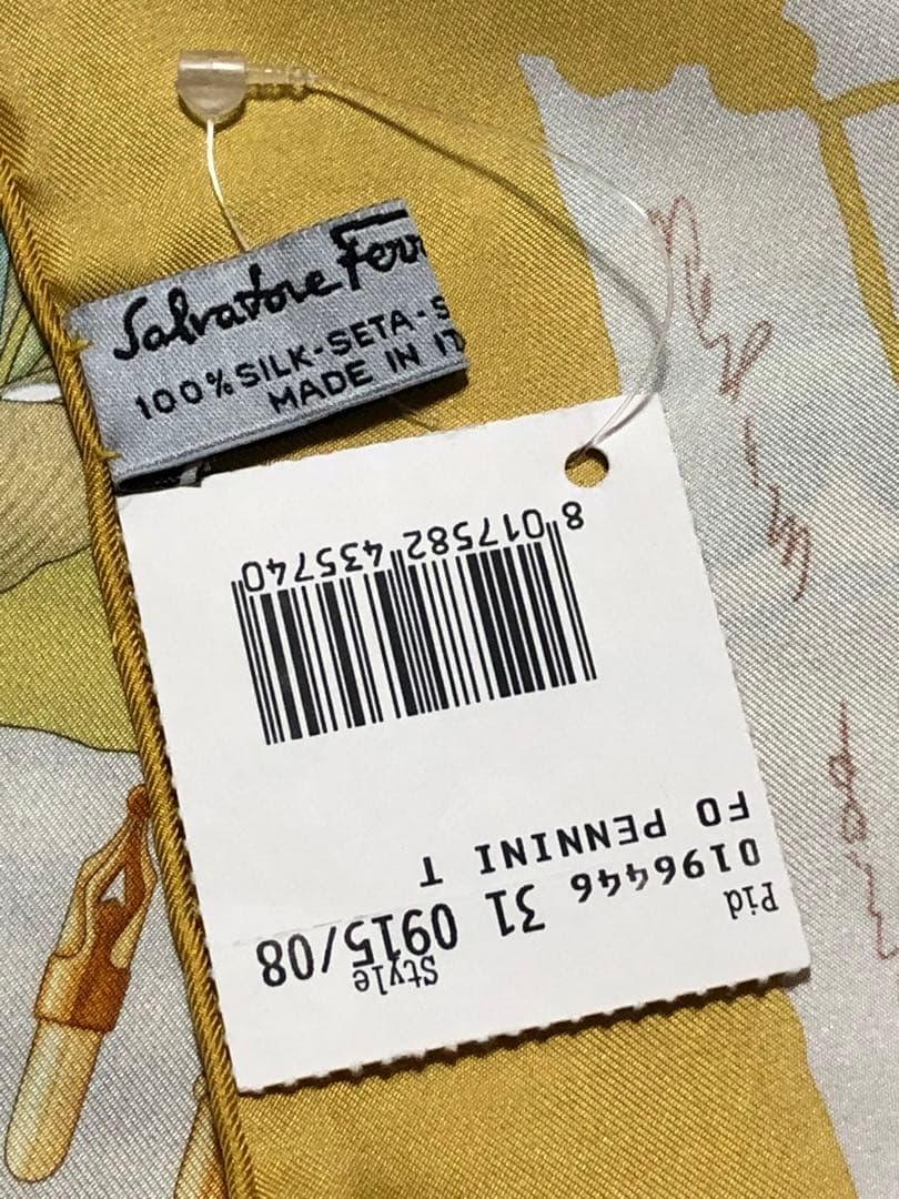 Salvatore Ferragamo シルクスカーフ 花柄