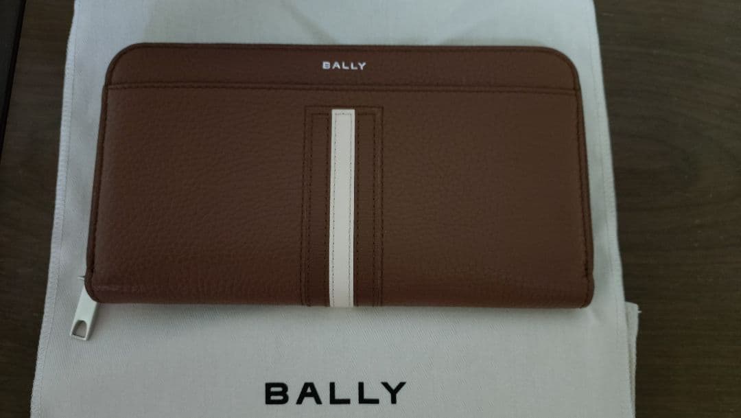 BALLY ブラウンレザー ラウンドファスナー 長財布