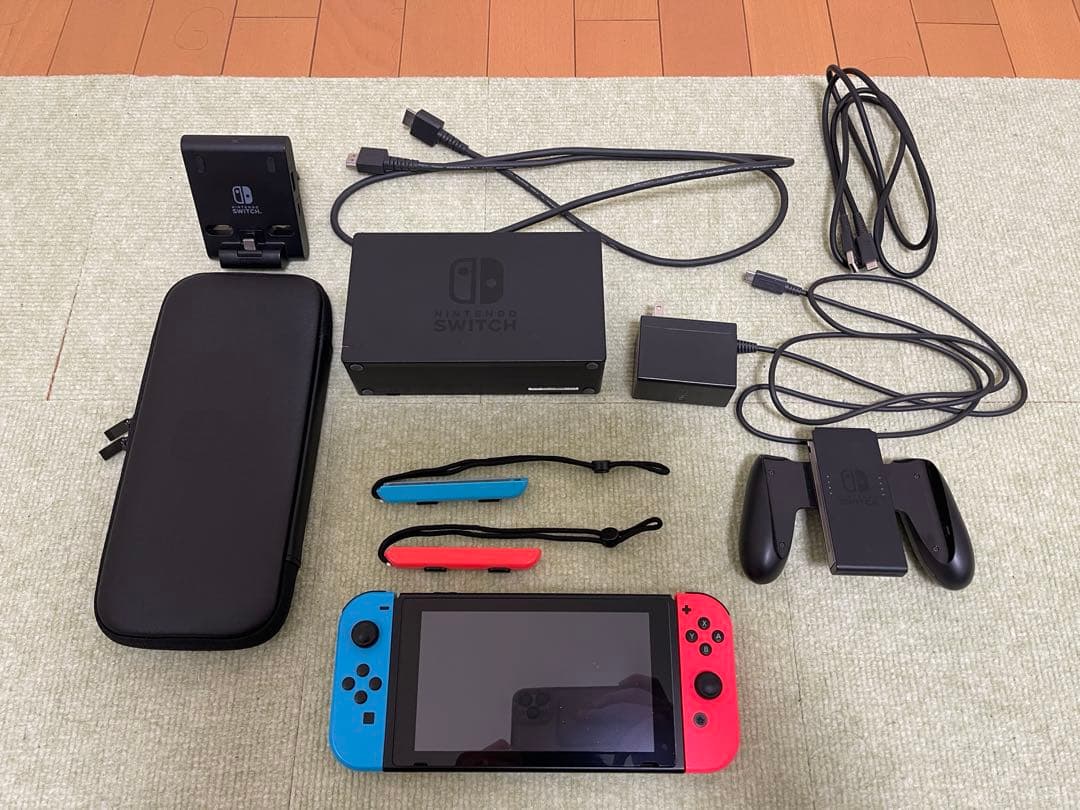 Switch本体　周辺機器　オマケ(純正ケース&縦型充電スタンド)