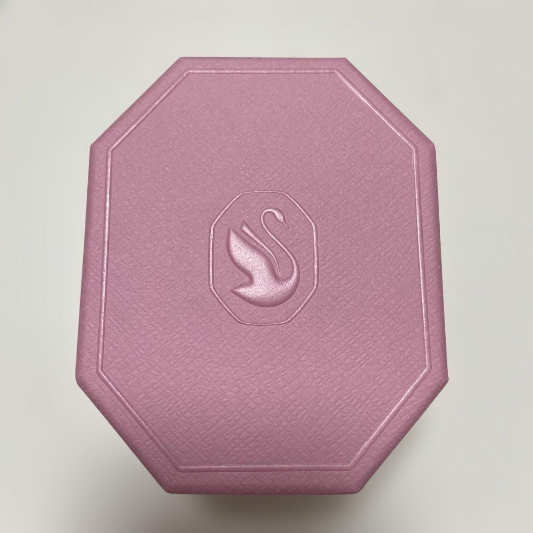 SWAROVSKI エメラルドカット青色ストーンピアス